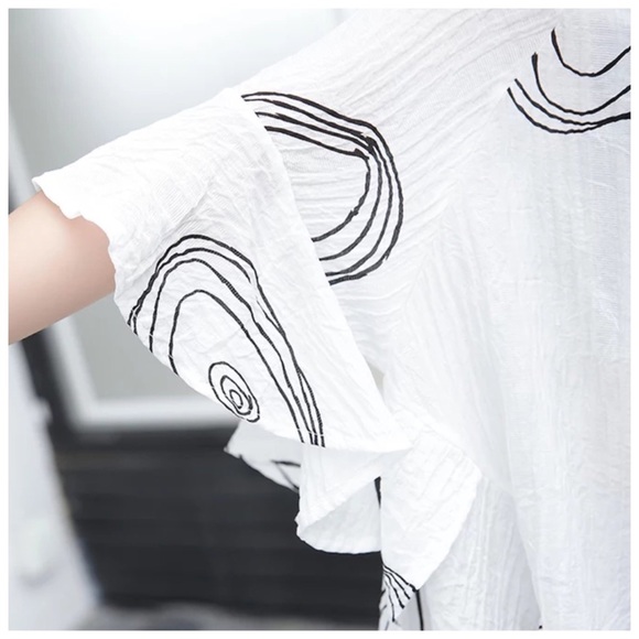 White & Black Layered High Low Top - Picture 7 of 8